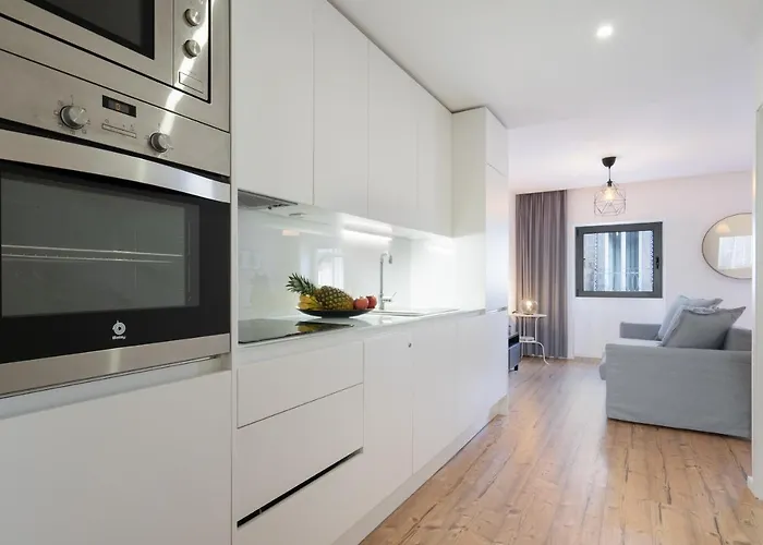 Host Wise - Charming Welcoming Flat - Centrally Located Apartman