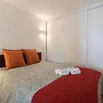 Host Wise - Charming Welcoming Flat - Centrally Located *