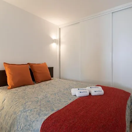 Host Wise - Charming Welcoming Flat - Centrally Located *