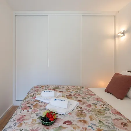 Host Wise - Charming Welcoming Flat - Centrally Located *