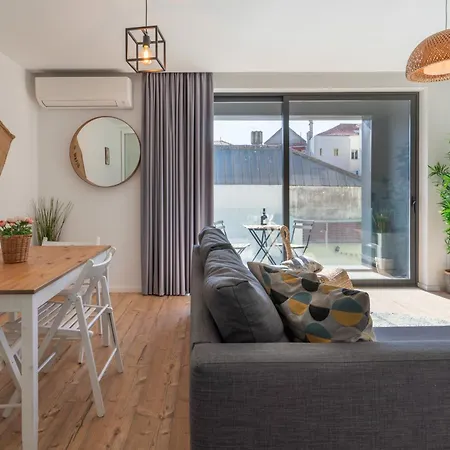 Host Wise - Charming Welcoming Flat - Centrally Located *