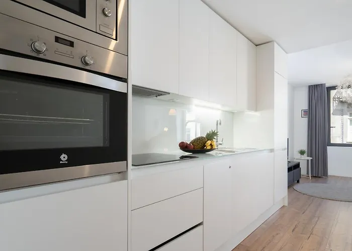 Host Wise - Charming Welcoming Flat - Centrally Located