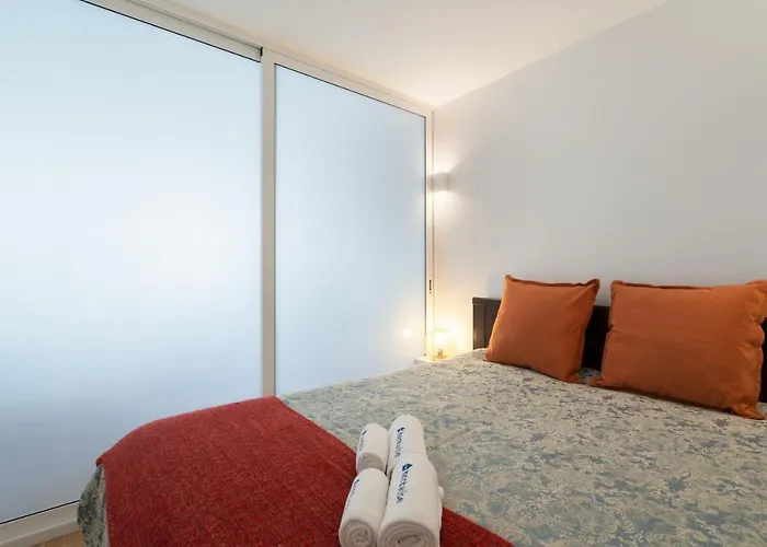 Host Wise - Charming Welcoming Flat - Centrally Located