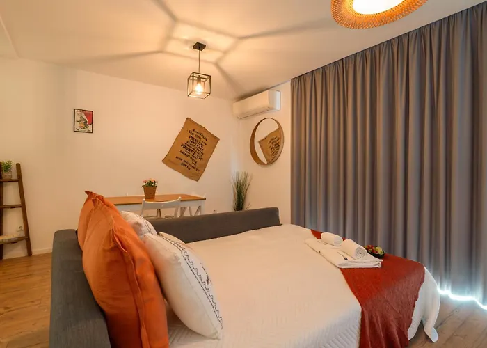 Host Wise - Charming Welcoming Flat - Centrally Located *