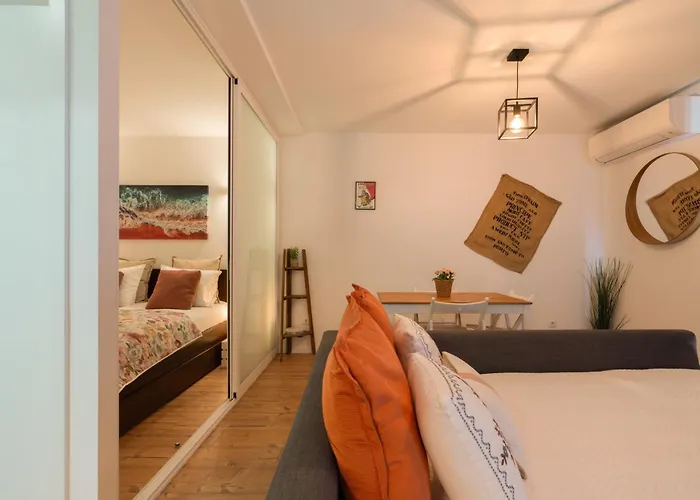 Host Wise - Charming Welcoming Flat - Centrally Located