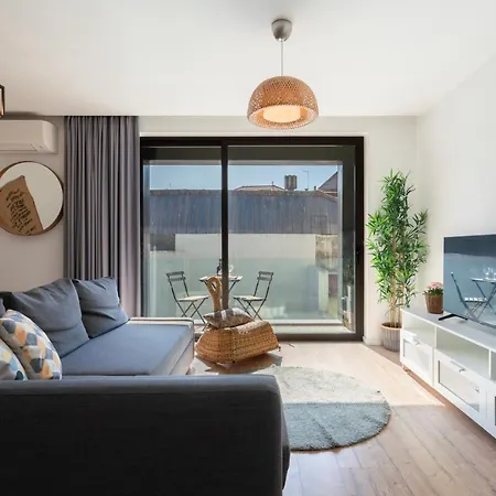 Host Wise - Charming Welcoming Flat - Centrally Located *