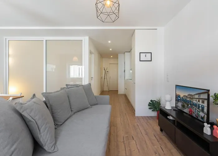 Host Wise - Charming Welcoming Flat - Centrally Located 포르투