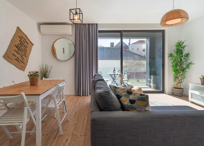 Host Wise - Charming Welcoming Flat - Centrally Located *