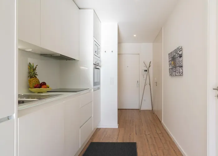 Host Wise - Charming Welcoming Flat - Centrally Located 포르투