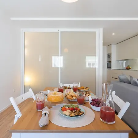 Apartment Host Wise - Charming Welcoming Flat - Centrally Located *