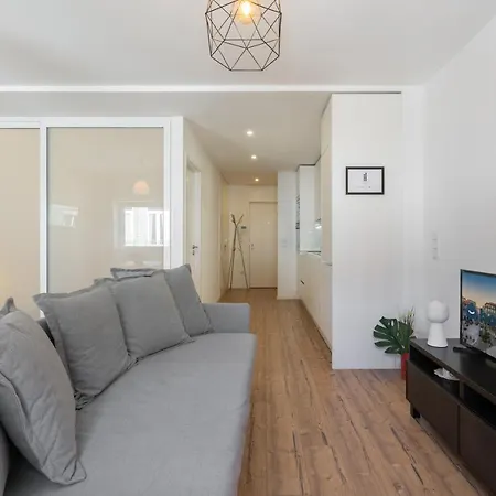 Host Wise - Charming Welcoming Flat - Centrally Located Porto