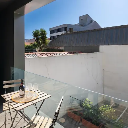 Host Wise - Charming Welcoming Flat - Centrally Located Apartment *
