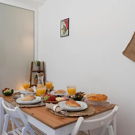 Host Wise - Charming Welcoming Flat - Centrally Located Apartment Porto