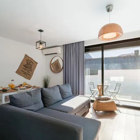Host Wise - Charming Welcoming Flat - Centrally Located * Porto
