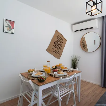 Apartment Host Wise - Charming Welcoming Flat - Centrally Located