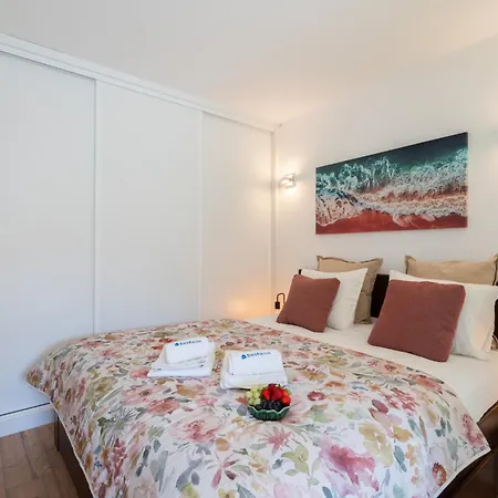 Host Wise - Charming Welcoming Flat - Centrally Located