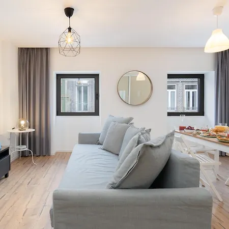 Apartment Host Wise - Charming Welcoming Flat - Centrally Located *
