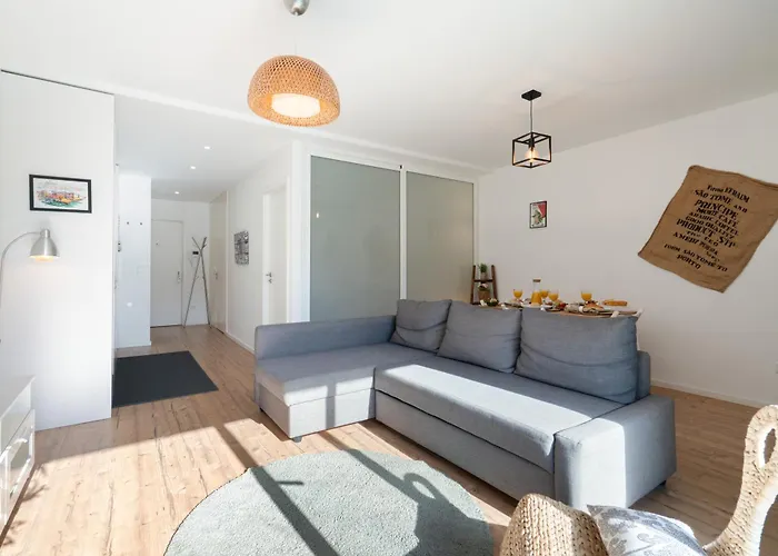 Host Wise - Charming Welcoming Flat - Centrally Located بورتو