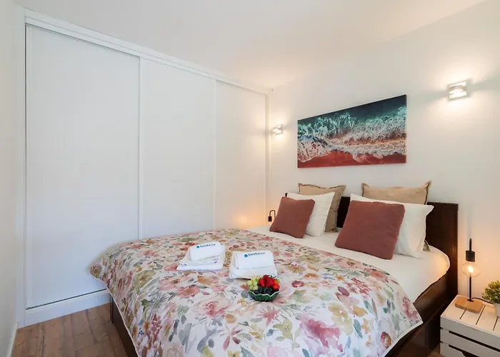 Host Wise - Charming Welcoming Flat - Centrally Located